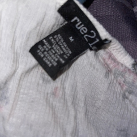 Rue 21 top - Picture 2 of 2